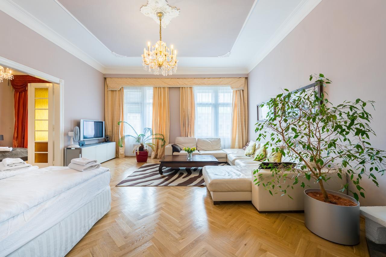 Wenceslas Square Apartment Прага Екстериор снимка