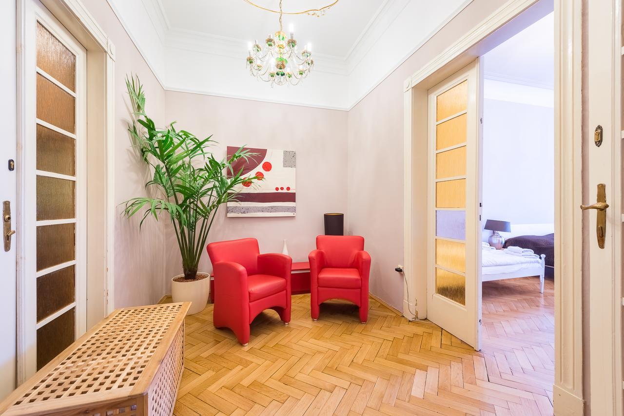 Wenceslas Square Apartment Прага Екстериор снимка