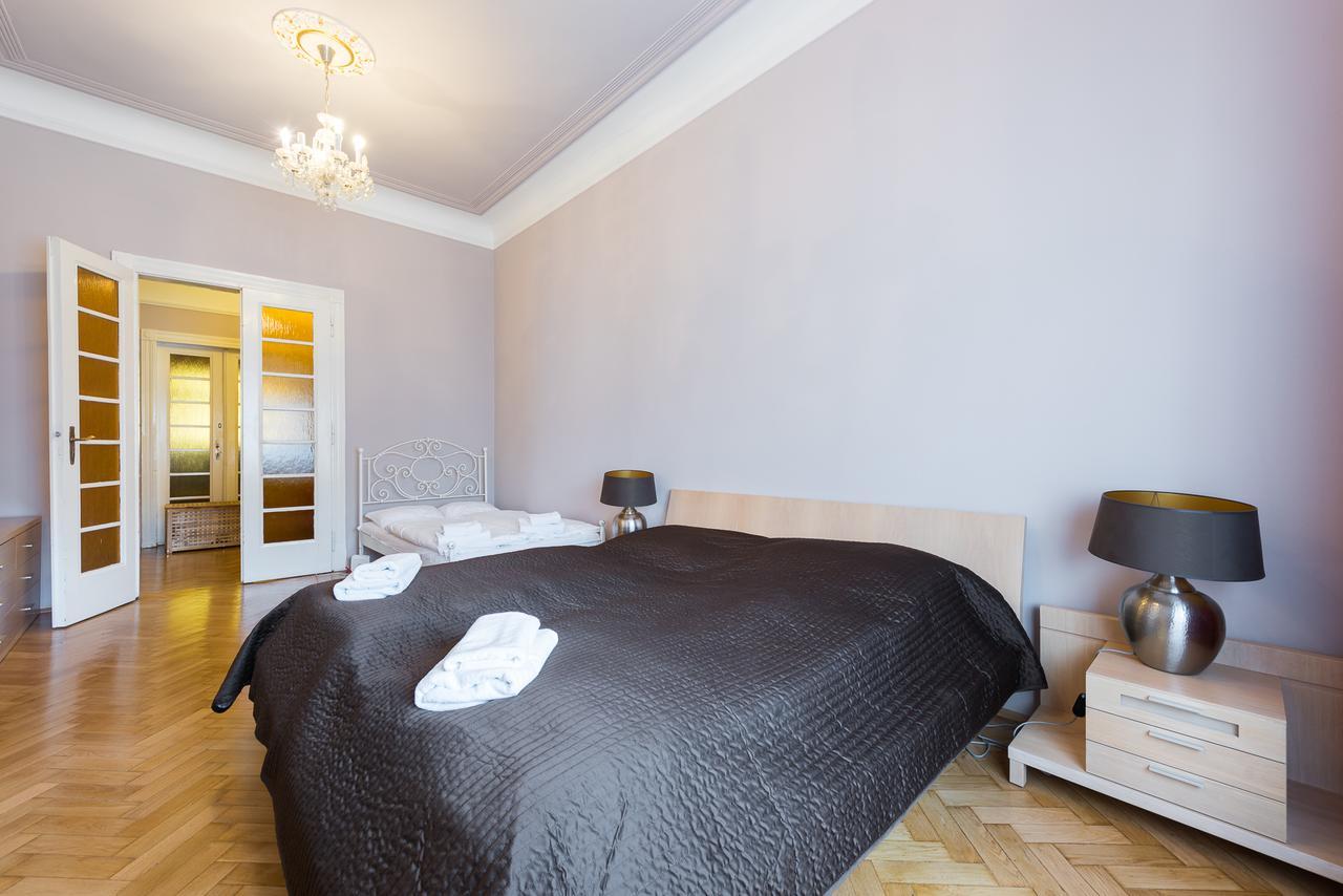 Wenceslas Square Apartment Прага Екстериор снимка