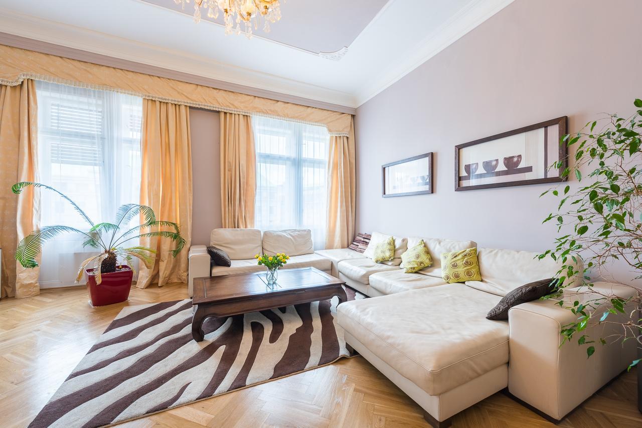 Wenceslas Square Apartment Прага Екстериор снимка