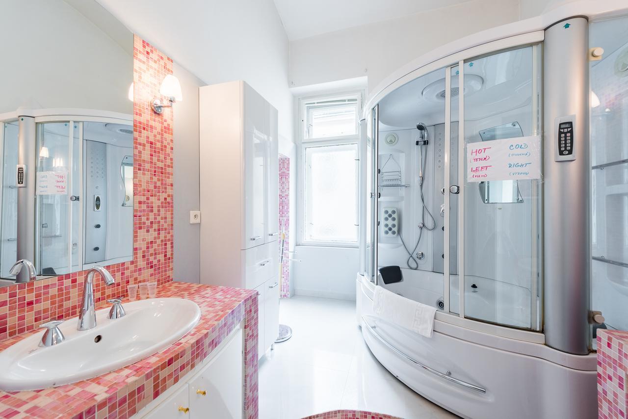 Wenceslas Square Apartment Прага Екстериор снимка